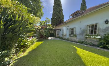CASA VENTA VICENTE LÓPEZ 5 AMBIENTES JARDIN