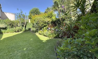 CASA VENTA VICENTE LÓPEZ 5 AMBIENTES JARDIN