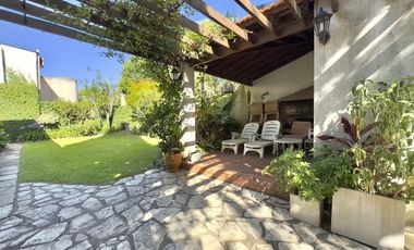 CASA VENTA VICENTE LÓPEZ 5 AMBIENTES JARDIN