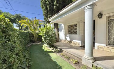 CASA VENTA VICENTE LÓPEZ 5 AMBIENTES JARDIN