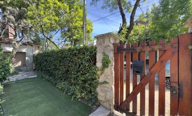 CASA VENTA VICENTE LÓPEZ 5 AMBIENTES JARDIN