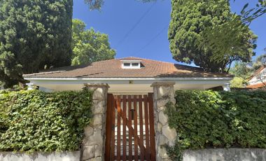 CASA VENTA VICENTE LÓPEZ 5 AMBIENTES JARDIN