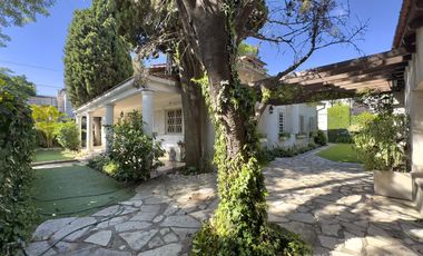 CASA VENTA VICENTE LÓPEZ 5 AMBIENTES JARDIN
