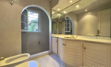 CASA VENTA VICENTE LÓPEZ 5 AMBIENTES JARDIN