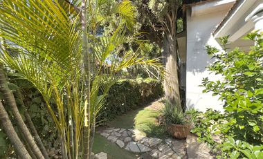 CASA VENTA VICENTE LÓPEZ 5 AMBIENTES JARDIN