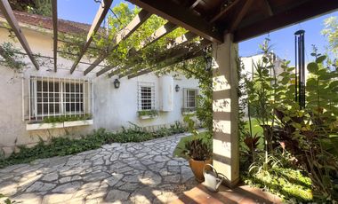 CASA VENTA VICENTE LÓPEZ 5 AMBIENTES JARDIN