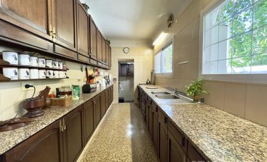 CASA VENTA VICENTE LÓPEZ 5 AMBIENTES JARDIN