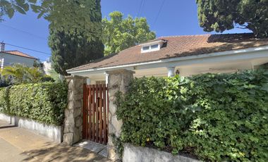 CASA VENTA VICENTE LÓPEZ 5 AMBIENTES JARDIN