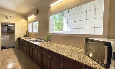 CASA VENTA VICENTE LÓPEZ 5 AMBIENTES JARDIN