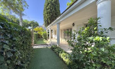 CASA VENTA VICENTE LÓPEZ 5 AMBIENTES JARDIN