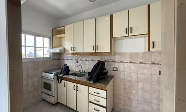 Departamento en Villa Dominico tres ambientes en alquiler cochera