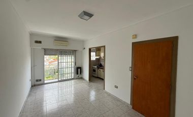 Departamento en Villa Dominico tres ambientes en alquiler cochera