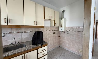 Departamento en Villa Dominico tres ambientes en alquiler cochera
