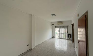 Departamento en Villa Dominico tres ambientes en alquiler cochera