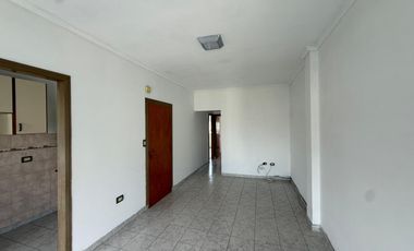 Departamento en Villa Dominico tres ambientes en alquiler cochera