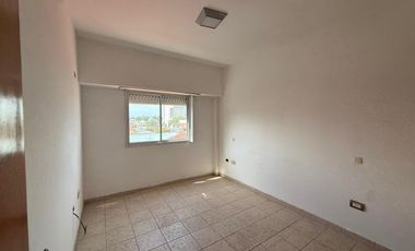 Departamento en Villa Dominico tres ambientes en alquiler cochera