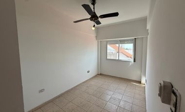 Departamento en Villa Dominico tres ambientes en alquiler cochera