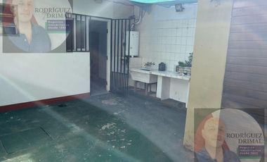 Casa en esquina! Propiedad reciclada con planos