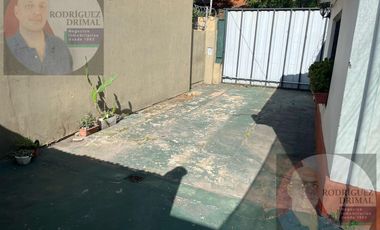 Casa en esquina! Propiedad reciclada con planos