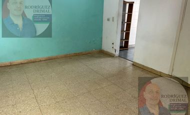 Casa en esquina! Propiedad reciclada con planos