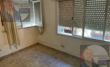 Casa en esquina! Propiedad reciclada con planos