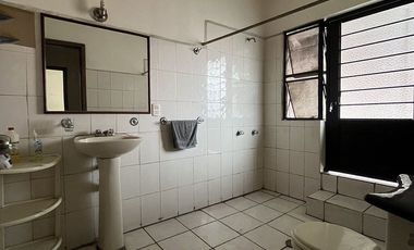 Propiedad en Venta a Media Cuadra de Av Americas, Ladrón de Guevara , Guadalajar