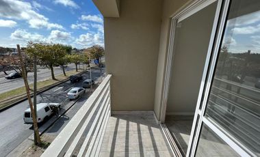 Departamento de cuatro ambientes en Venta en Sarandi