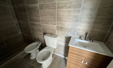 Departamento de cuatro ambientes en Venta en Sarandi