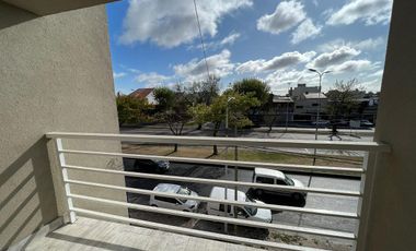 Departamento de cuatro ambientes en Venta en Sarandi