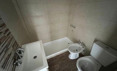 Departamento de cuatro ambientes en Venta en Sarandi