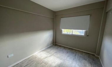Departamento de cuatro ambientes en Venta en Sarandi