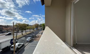 Departamento de cuatro ambientes en Venta en Sarandi