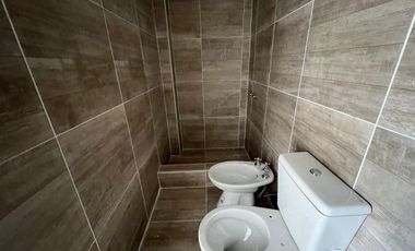 Departamento de cuatro ambientes en Venta en Sarandi