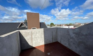 Departamento de cuatro ambientes en Venta en Sarandi