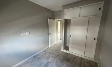 Departamento de cuatro ambientes en Venta en Sarandi