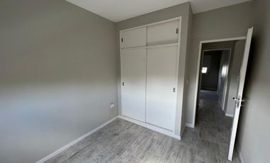 Departamento de cuatro ambientes en Venta en Sarandi