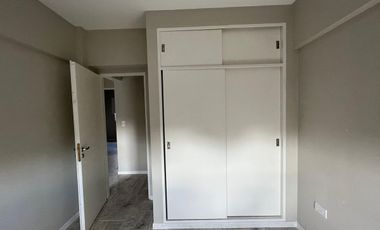 Departamento de cuatro ambientes en Venta en Sarandi