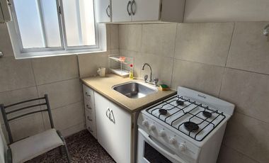 Dpto de 2 ambientes en 3er Piso p/escalera completamente reciclado a nuevo.