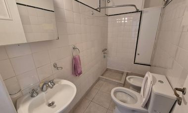 Dpto de 2 ambientes en 3er Piso p/escalera completamente reciclado a nuevo.