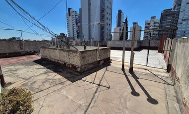 Dpto de 2 ambientes en 3er Piso p/escalera completamente reciclado a nuevo.