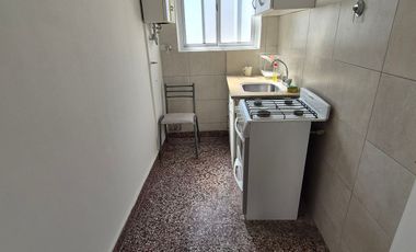 Dpto de 2 ambientes en 3er Piso p/escalera completamente reciclado a nuevo.