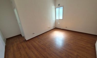 Dpto de 2 ambientes en 3er Piso p/escalera completamente reciclado a nuevo.