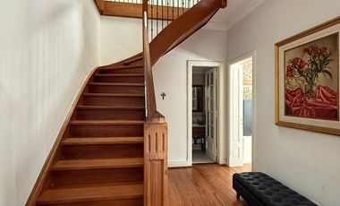 Casa de categoría en venta y alquiler, refaccionada a nuevo en Olivos, Vte López