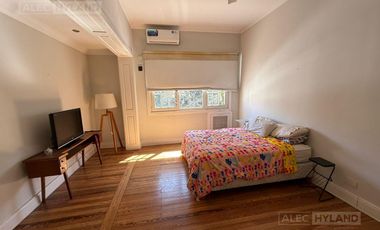 Casa de categoría en venta y alquiler, refaccionada a nuevo en Olivos, Vte López