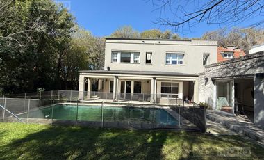Casa de categoría en venta y alquiler, refaccionada a nuevo en Olivos, Vte López