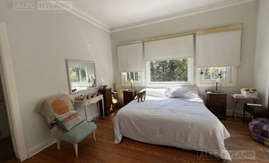 Casa de categoría en venta y alquiler, refaccionada a nuevo en Olivos, Vte López