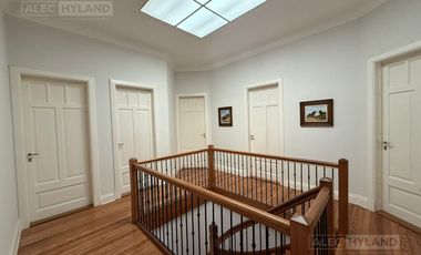 Casa de categoría en venta y alquiler, refaccionada a nuevo en Olivos, Vte López