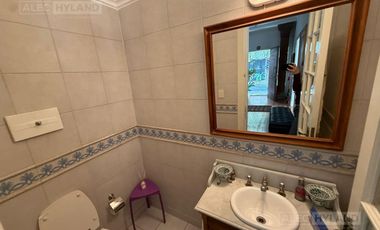 Casa de categoría en venta y alquiler, refaccionada a nuevo en Olivos, Vte López