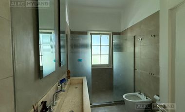 Casa de categoría en venta y alquiler, refaccionada a nuevo en Olivos, Vte López