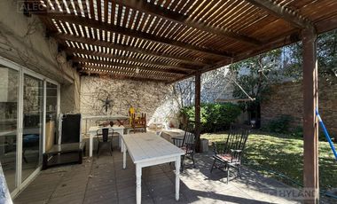 Casa de categoría en venta y alquiler, refaccionada a nuevo en Olivos, Vte López